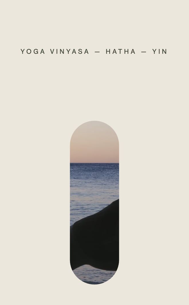 Le site de cours de yoga sur mobile : la même photo face à la mer, dans une forme allongée